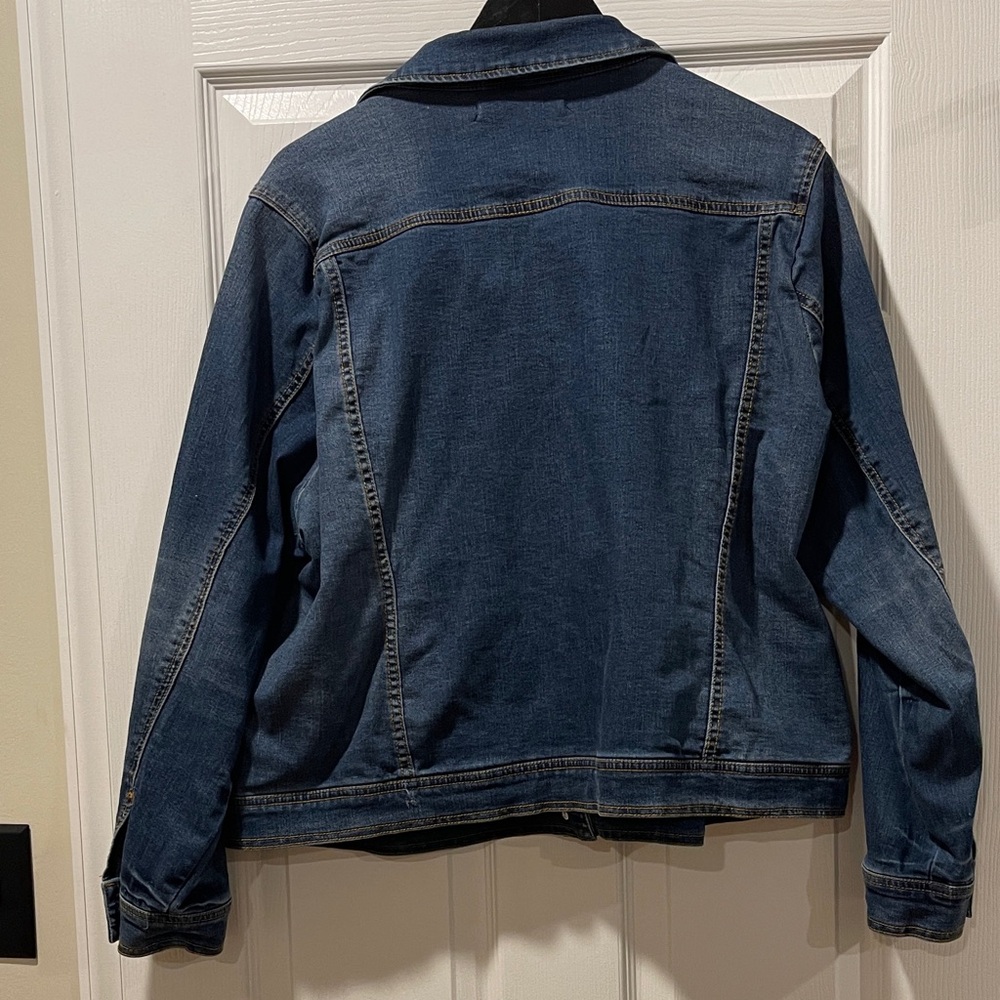 Max Jeans Blue Distressed Stretchy Denim Jacket with Floral Embroidery - Picture 11 of 13